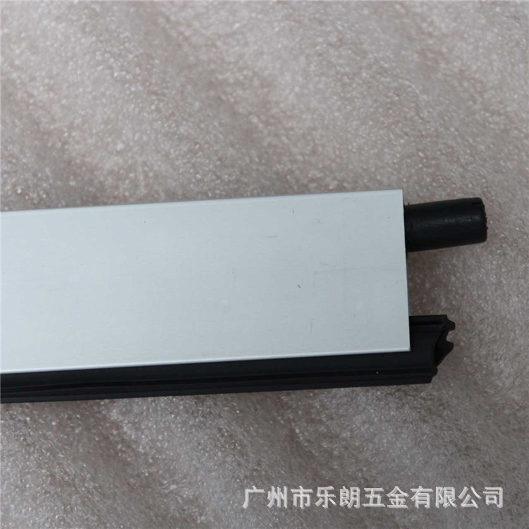 快猫在线免费观看快猫成人网站RDA-31 门底防尘器